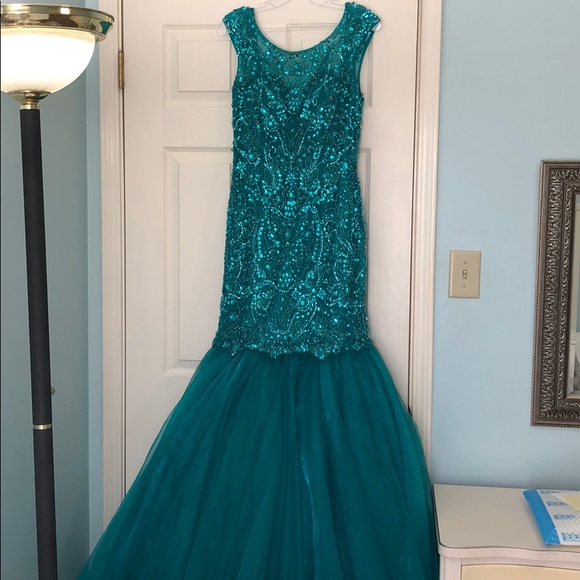 Green Sherri Hill Mermaid Gown - Picture 2 of 8